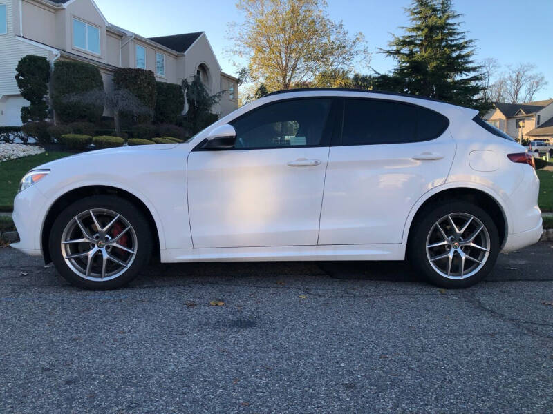 2020 Alfa Romeo Stelvio Ti Sport photo 2