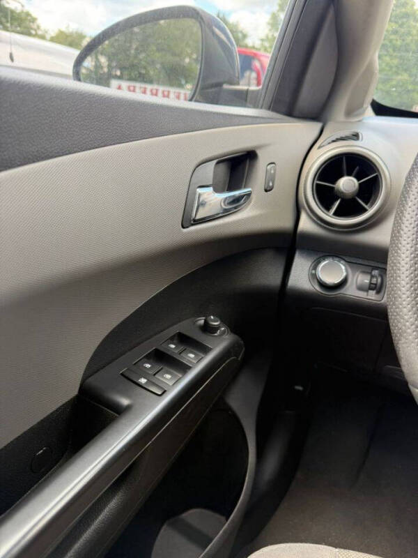 2016 Chevrolet Sonic LT Auto