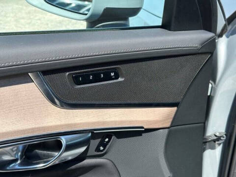 2025 Volvo XC90 B6 Core Bright Theme