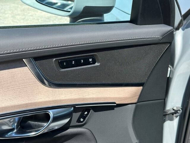 2025 Volvo XC90 B6 Core Bright Theme