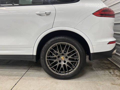 2017 Porsche Cayenne Platinum Edition