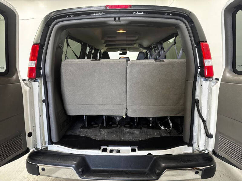 2025 Chevrolet Express LT 3500