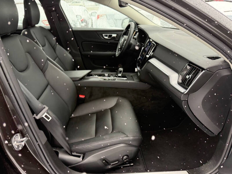 2025 Volvo S60 B5 Core