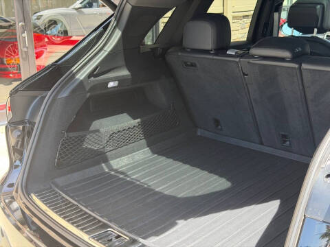 2023 Porsche Cayenne Platinum Edition