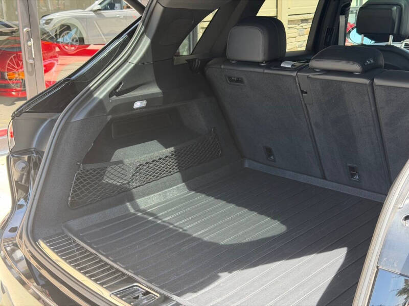 2023 Porsche Cayenne Platinum Edition