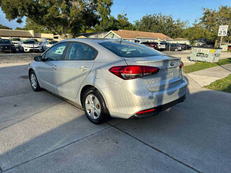 2018 Kia FORTE LX photo 3