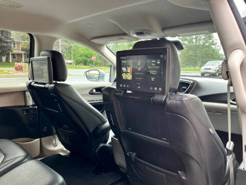 2017 Chrysler Pacifica Touring-L Plus