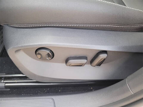 2025 Volkswagen Taos SEL 4Motion