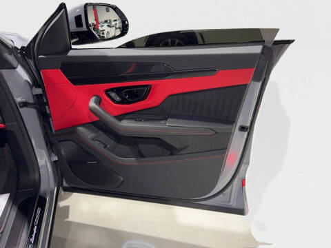 2025 Lamborghini Urus SE