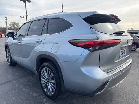 2021 Toyota Highlander Hybrid Platinum