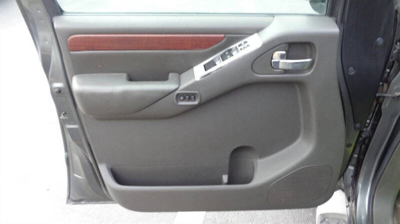 2008 Nissan Pathfinder LE V8