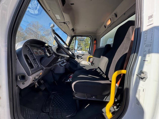 2020 Freightliner M2 106