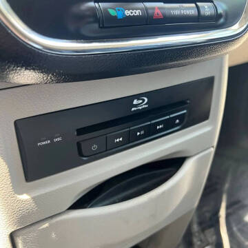 2014 Chrysler Town and Country Touring-L