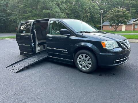 2013 Chrysler Town and Country for sale at ULTIMATE MOTORS in Midlothian VA