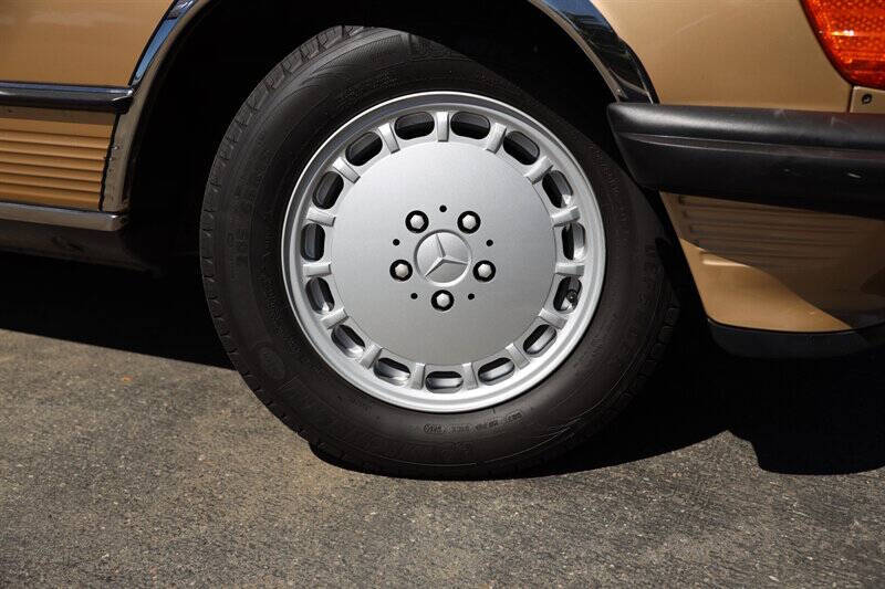 1986 Mercedes-Benz 560-Class 560 SL