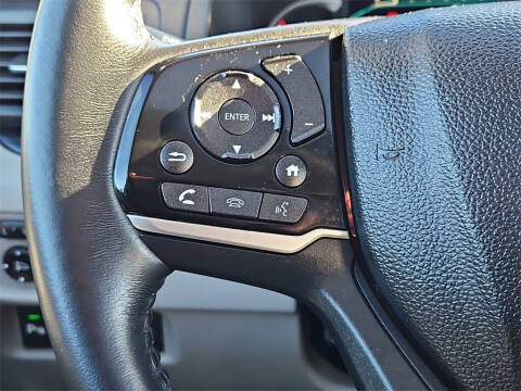 2022 Honda Pilot Touring w/Rear Captain's Chairs