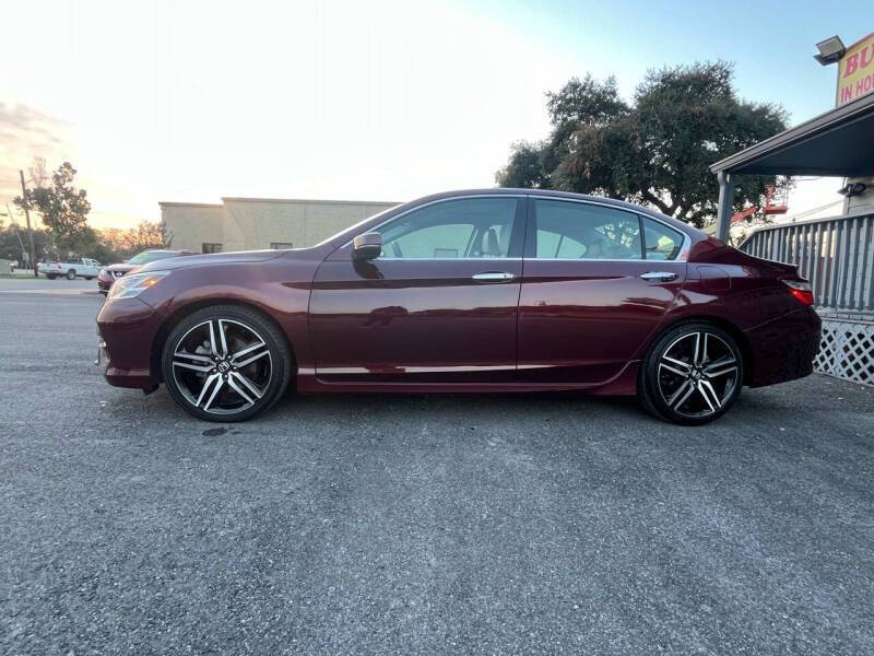 2017 Honda Accord Touring photo 5