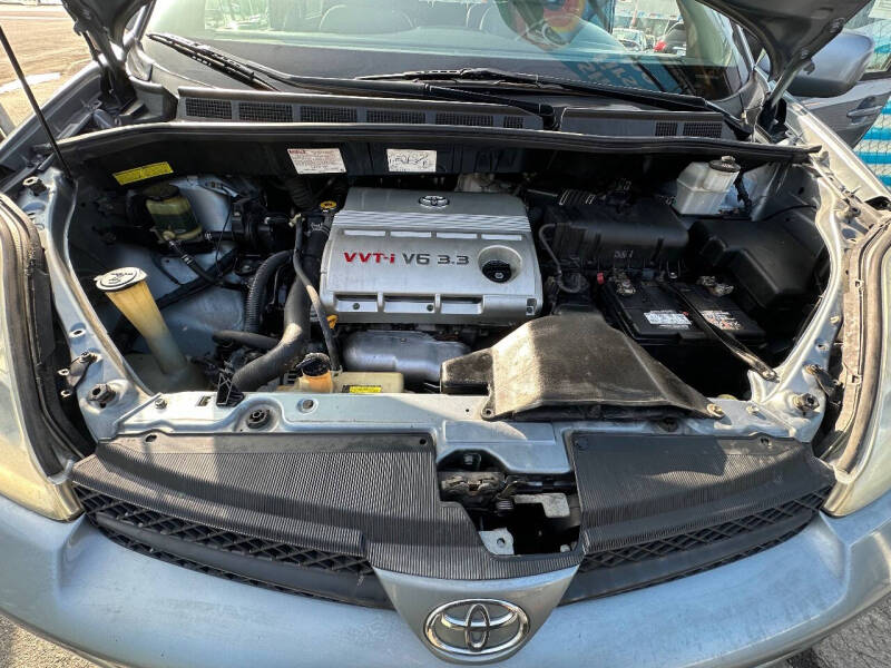 2004 Toyota Sienna XLE 7 Passenger