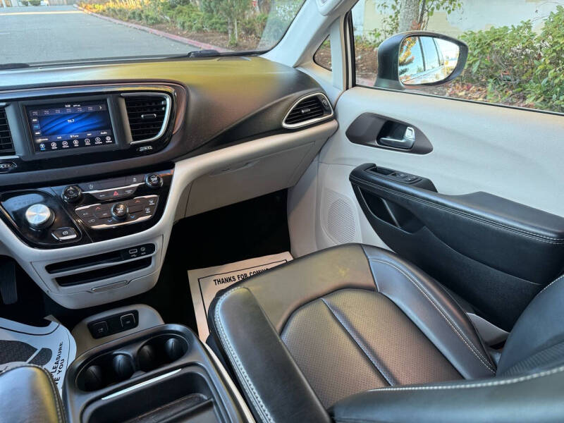 2020 Chrysler Voyager LXi