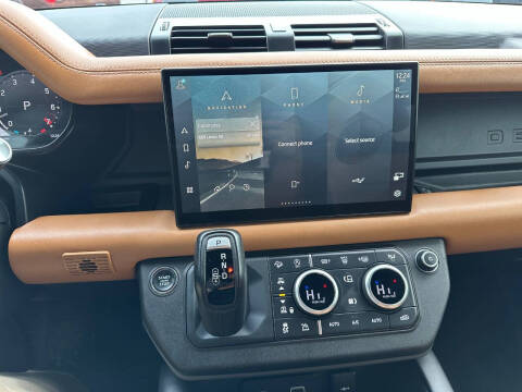 2023 Land Rover Defender 130 X-Dynamic SE