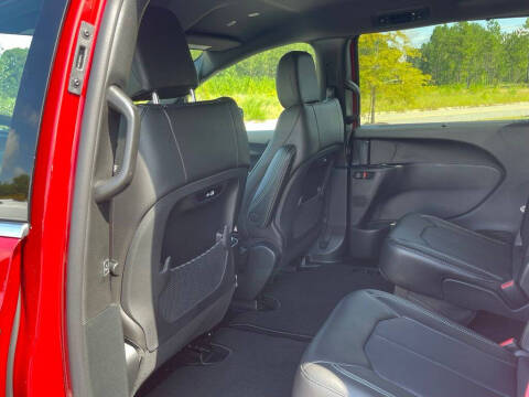 2027 Chrysler Pacifica Select