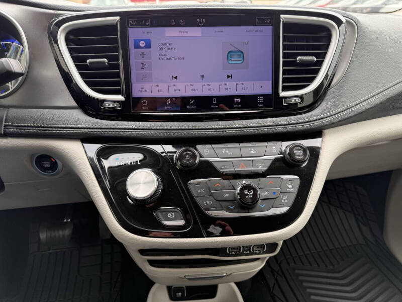 2023 Chrysler Pacifica Touring L