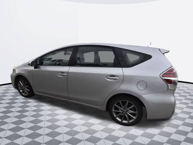 2015 Toyota Prius v Five