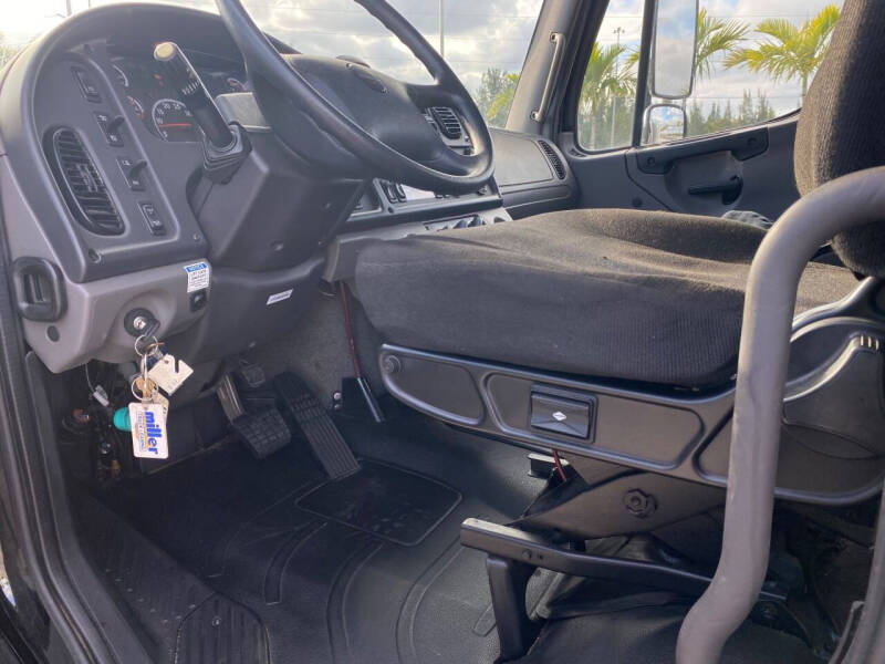 2015 Freightliner M2 106