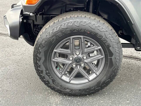 2025 Jeep Gladiator Sport