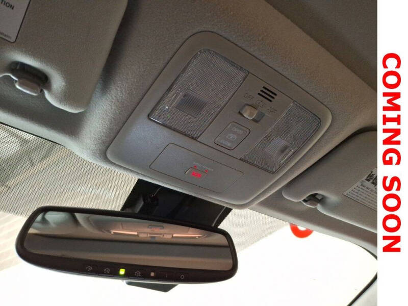 2017 Toyota Prius v Five