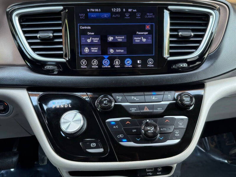 2017 Chrysler Pacifica Touring-L Plus
