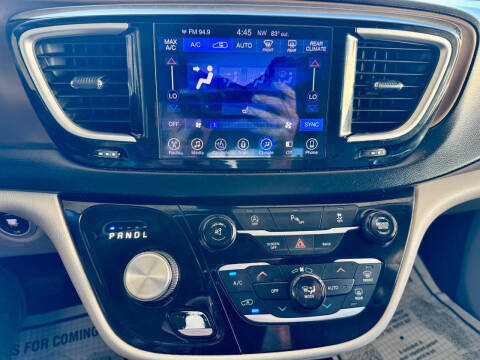 2017 Chrysler Pacifica Touring-L