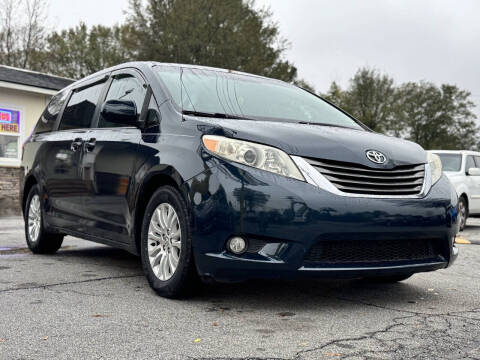 2012 Toyota Sienna XLE 7-Passenger Auto Access Seat
