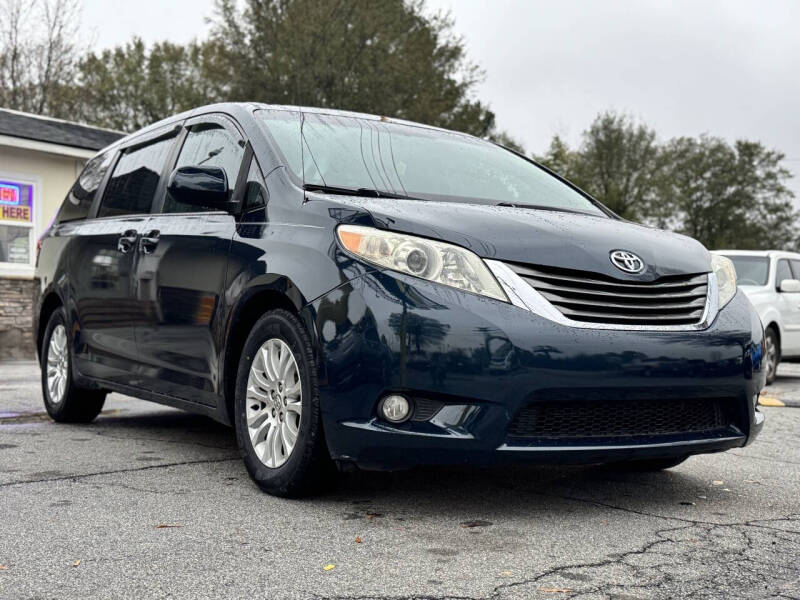 2012 Toyota Sienna XLE 7-Passenger Auto Access Seat