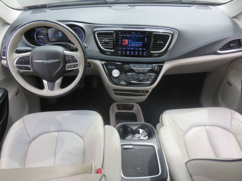 2018 Chrysler Pacifica Hybrid Limited