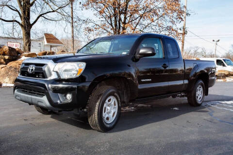 2014 Toyota Tacoma for sale at CROSSROAD MOTORS in Caseyville IL