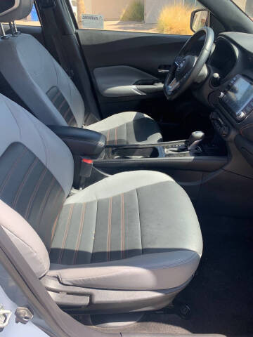 2024 Nissan Kicks SR