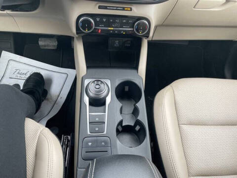 2022 Ford Escape SEL