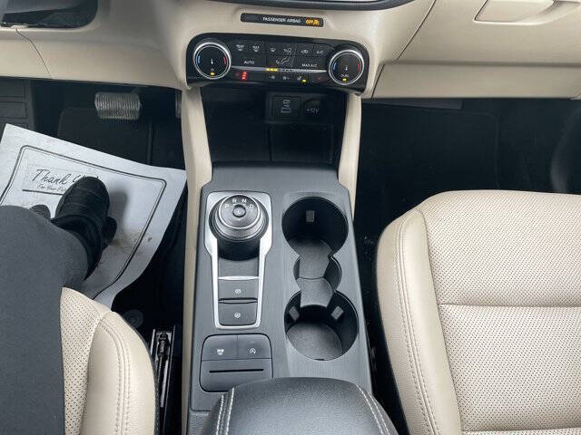 2022 Ford Escape SEL