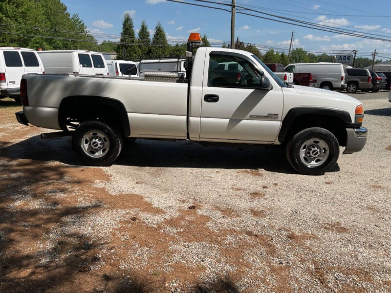 2006 GMC Sierra 2500HD Work Truck photo 7