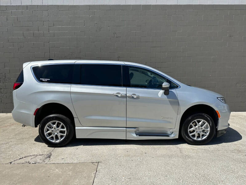 2023 Chrysler Pacifica Touring L