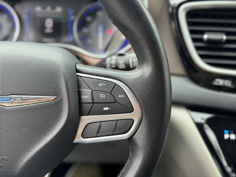 2017 Chrysler Pacifica Touring-L