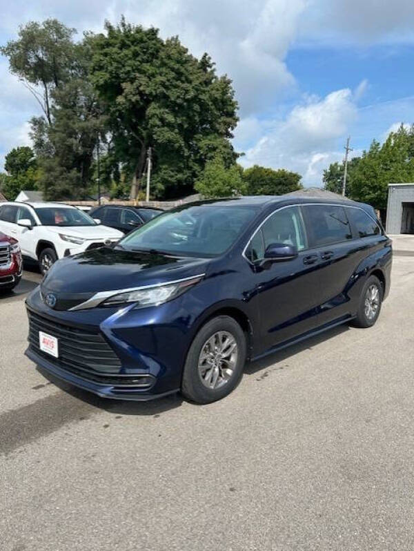 2023 Toyota Sienna LE 8-Passenger