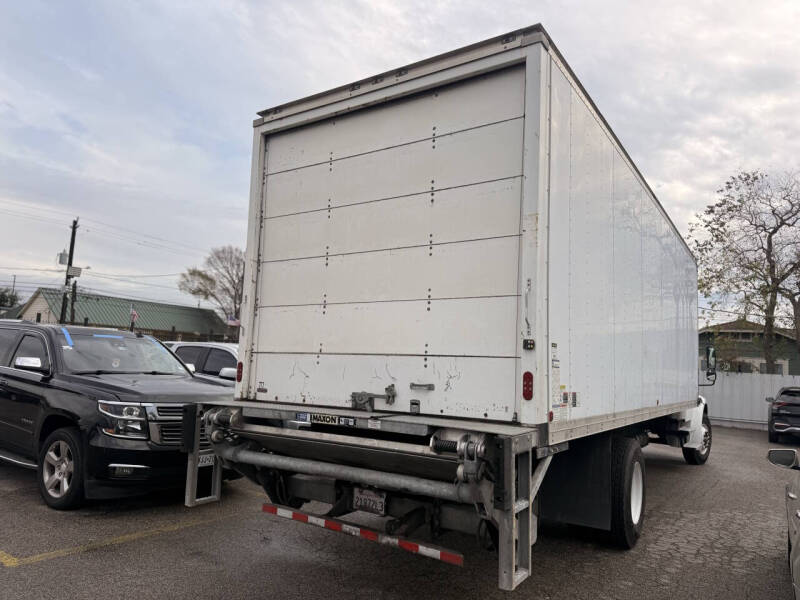 2022 Freightliner M2 106
