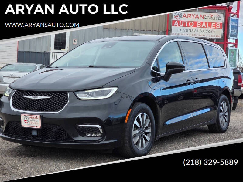 2023 Chrysler Pacifica Hybrid Touring L's photo