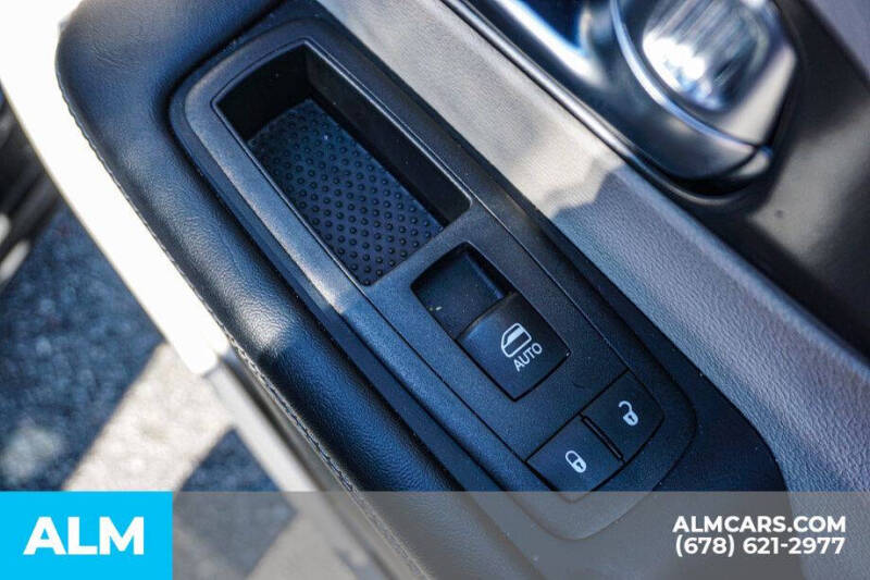 2024 Chrysler Pacifica Plug-In Hybrid Select
