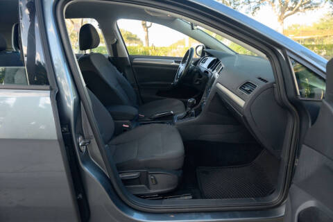 2017 Volkswagen Golf TSI S