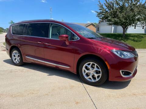 2017 Chrysler Pacifica for sale at Kuhn Enterprises, Inc. in Fort Atkinson IA