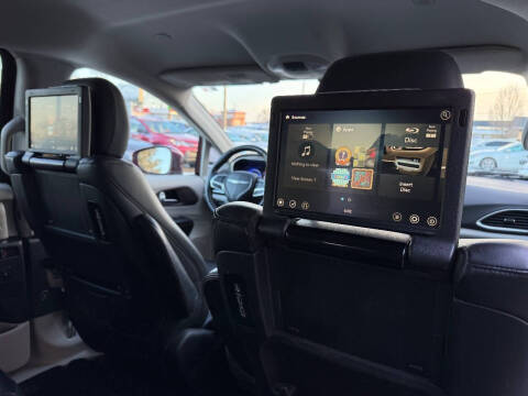 2017 Chrysler Pacifica Touring-L Plus