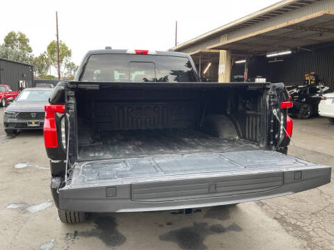 2022 Ford F-150 Lightning Lariat